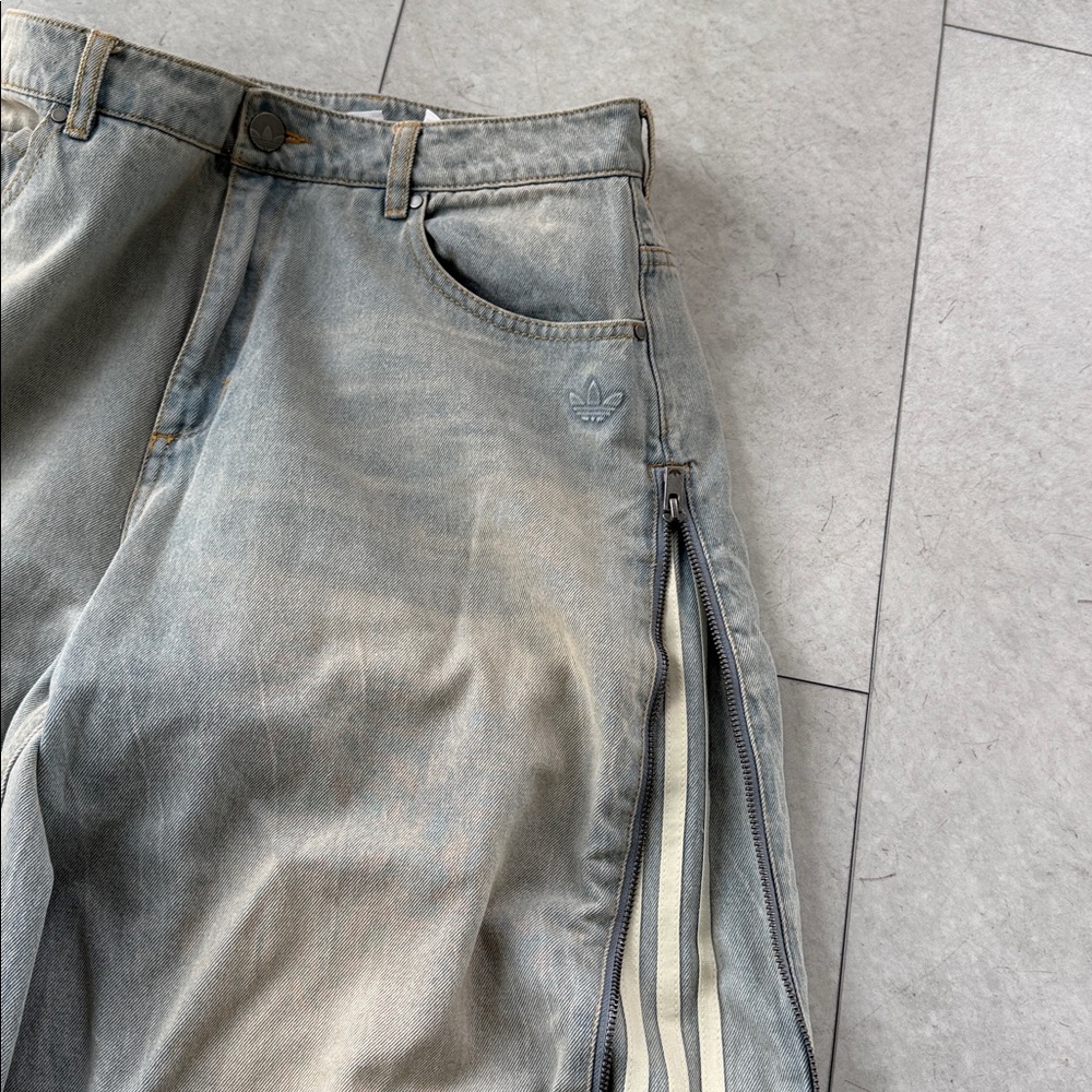 adidas Wide-Leg Jeans in Washed- US30 - Picture 3 of 5